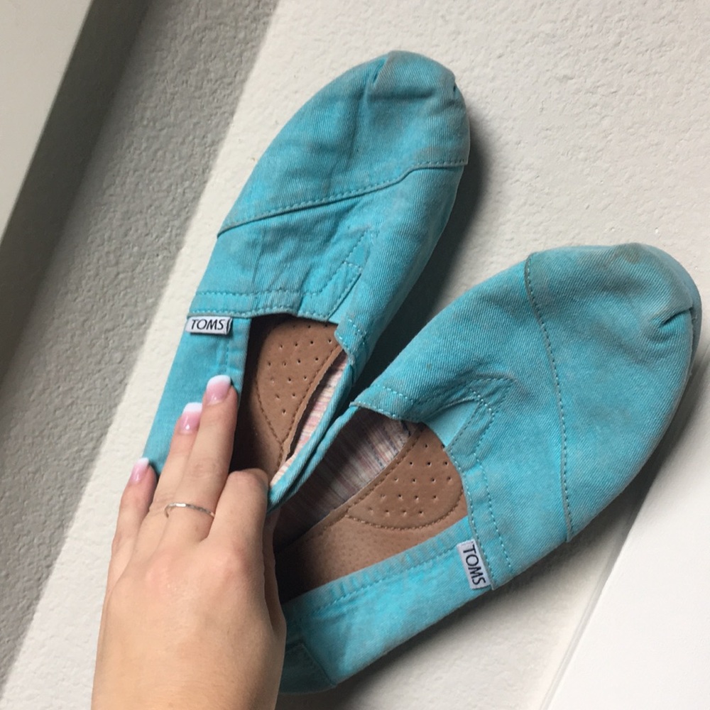 Blue TOMS